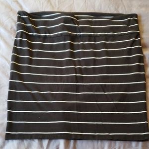 BLACK AND WHITE KNIT FOLDOVER PENCIL SKIRT